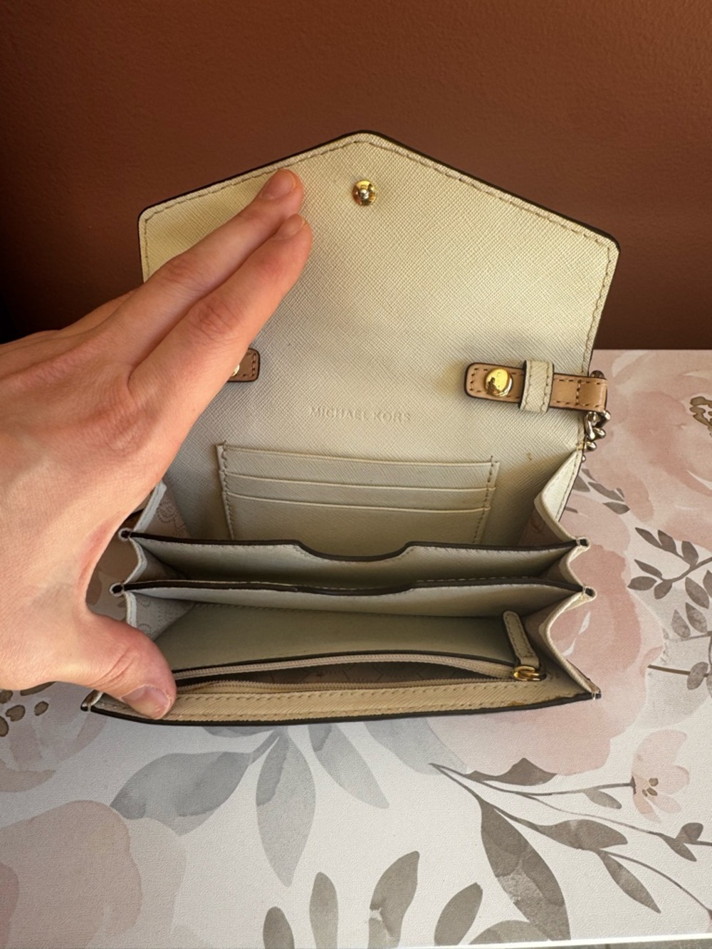 Michael Kors Beige Logo Chain Crossbody Purse/Wallet - Picture 5 of 10